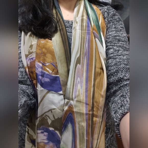 Gorgeous Cynthia Rowley Long Silk Scarf - Picture 13 of 13